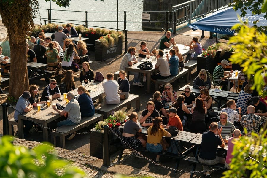 British etiquette and customs in Bristol