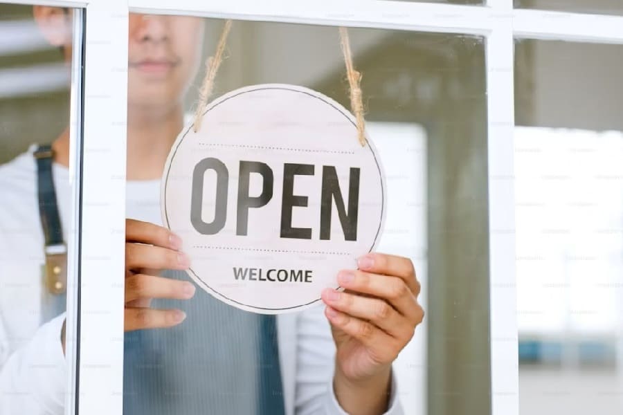 Opening hours and public holidays in Bristol